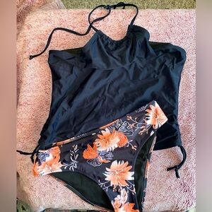 Beachsissi Black and Orange / White Floral Tankini Two-Piece. Size Medium — NWOT